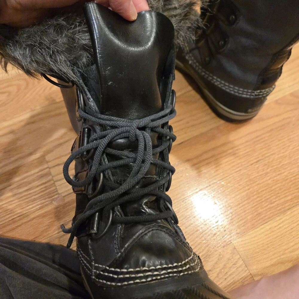 Sorel Joan of Arctic Black and Gray Waterproof Winter Boots Faux Fur Cuff CW3